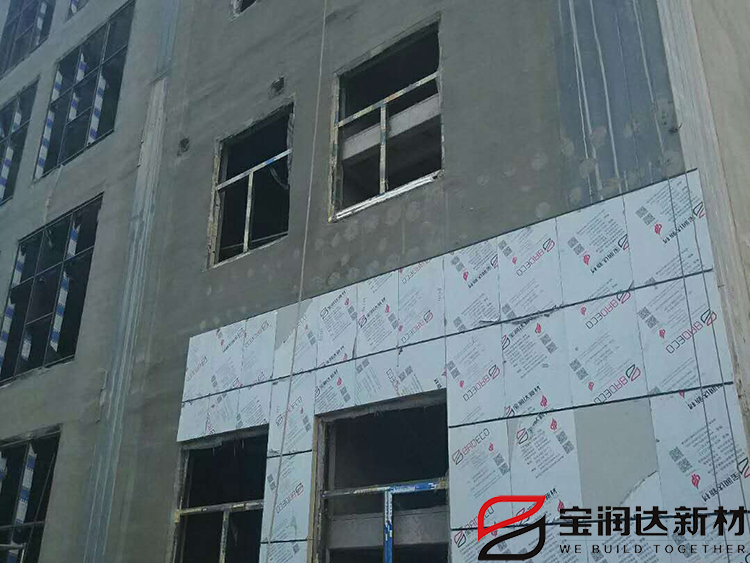 寶潤達(dá)巖棉防火外墻保溫裝飾一體板安裝現(xiàn)場(chǎng)