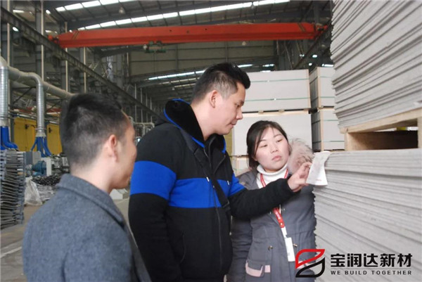 品質(zhì)保證！美國客戶采購商Patrick先生來訪寶潤達(dá)考察驗貨