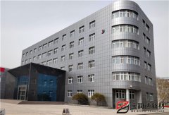 寶潤達氟碳漆一體板應(yīng)用鄭州電力學院改造項目