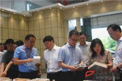 寶豐縣縣委書記、縣長許紅兵率考察團蒞臨寶潤達參觀調(diào)研